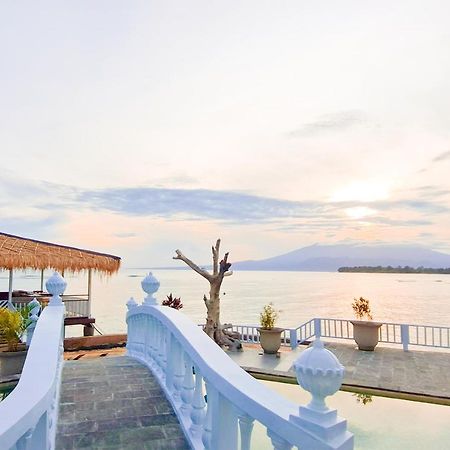 Gili Beachfront Suites Gili Trawangan Bagian luar foto