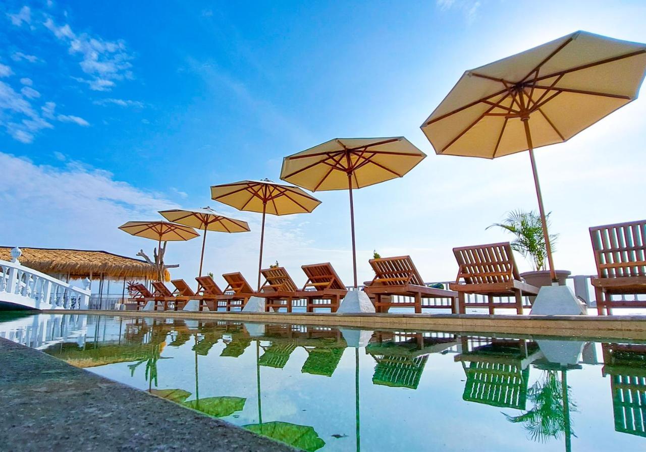 Gili Beachfront Suites Gili Trawangan Bagian luar foto